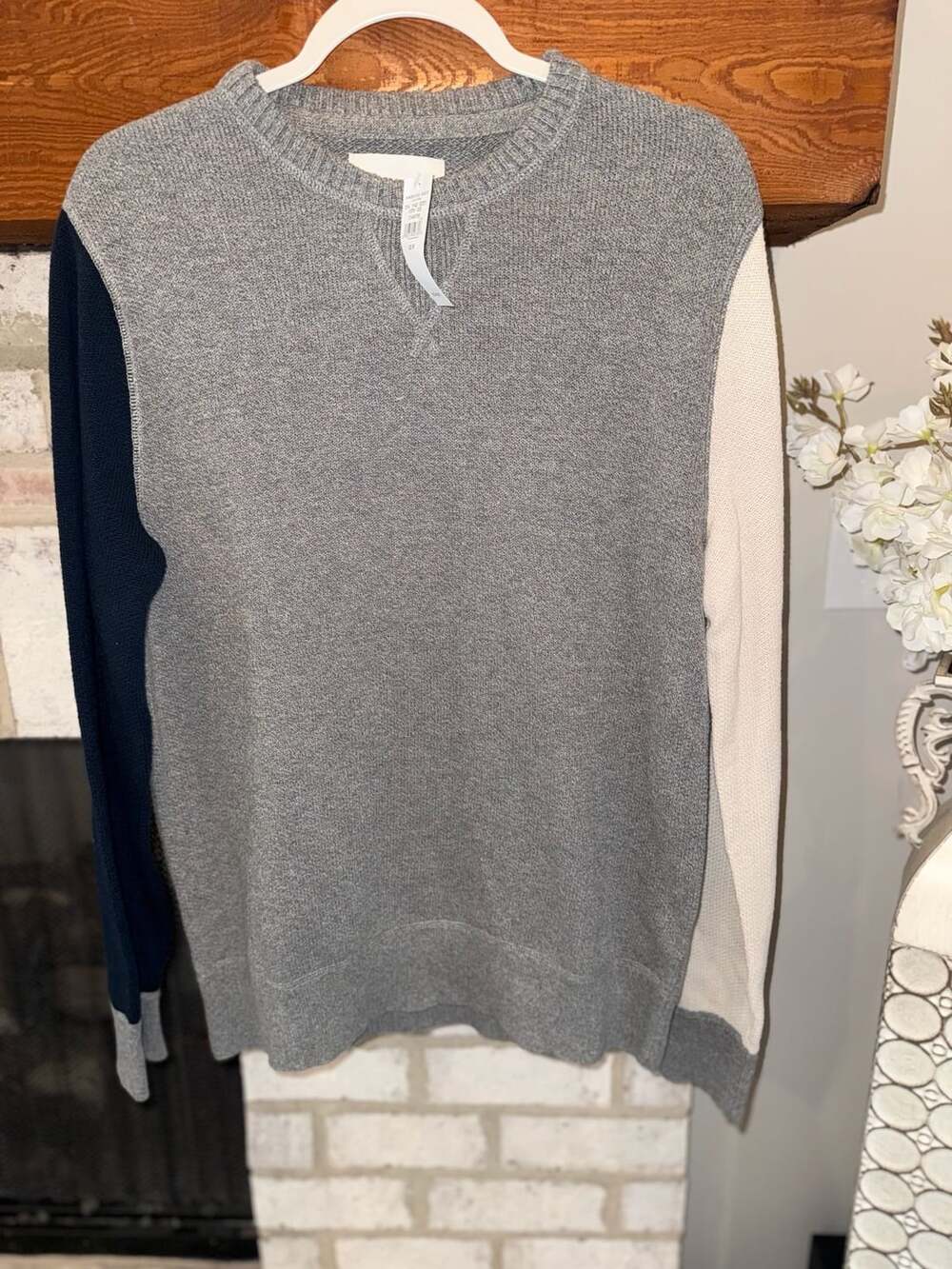 American Eagle Outfitters Sweater Size M Gray Colorblock